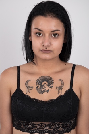 5. Download full pics of model Tereza (18) from czechcasting.com