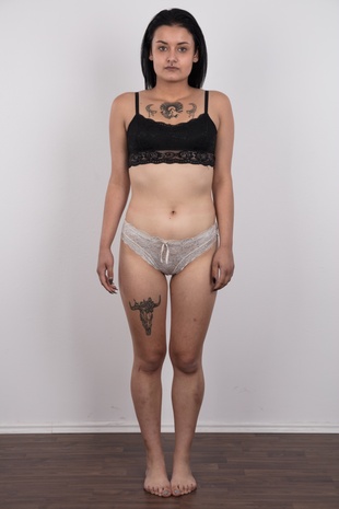 6. Download full pics of model Tereza (18) from czechcasting.com