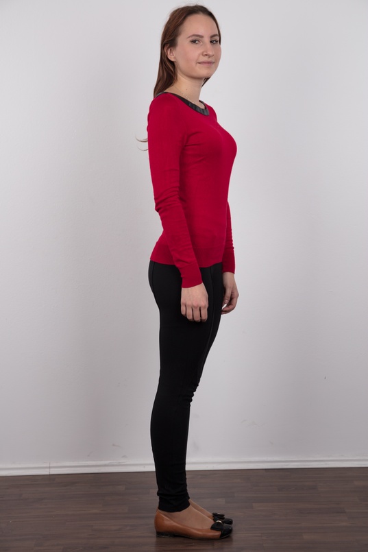 3. Download full pics of Anastazie (18) from czechcasting.com