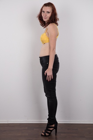 5. Download full pics of model Hanka - honza (28) from czechcasting.com