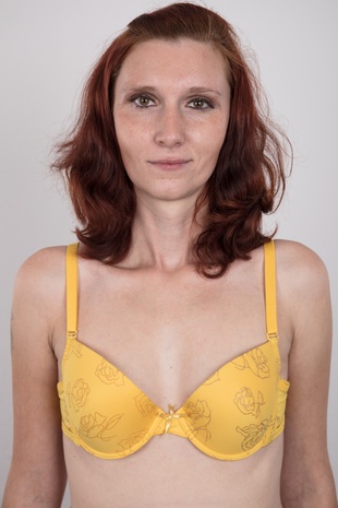 6. Download full pics of model Hanka - honza (28) from czechcasting.com