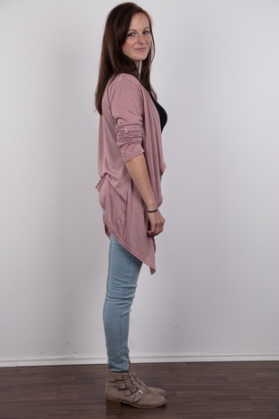 3. Download full pics of model Zdena (28) from czechcasting.com