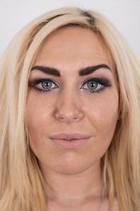 1. Download full pics of Patricie (28) from czechcasting.com