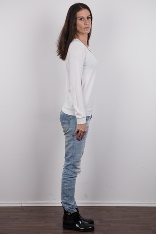 3. Download full pics of model Alzbeta (34) from czechcasting.com