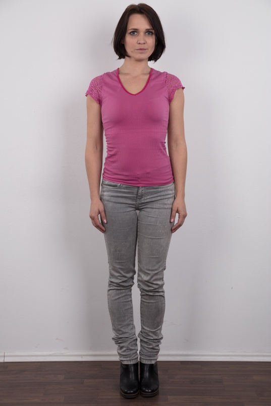 2. Download full pics of Eli (28) from czechcasting.com