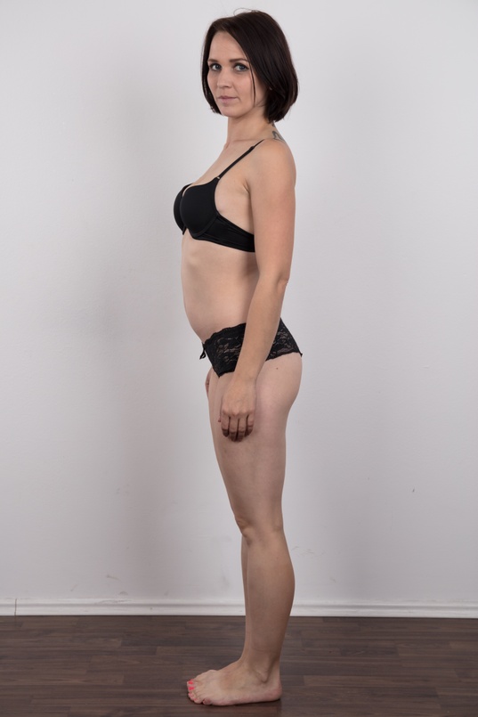 6. Download full pics of Eli (28) from czechcasting.com