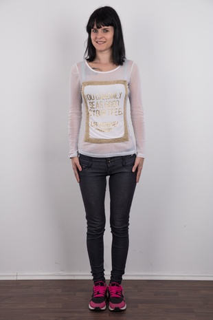 2. Download full pics of model Katka (24) from czechcasting.com