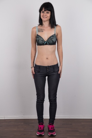 4. Download full pics of model Katka (24) from czechcasting.com