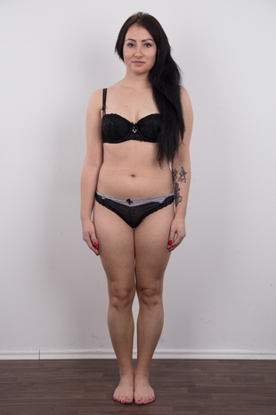 6. Download full pics of model Barbora (18) from czechcasting.com