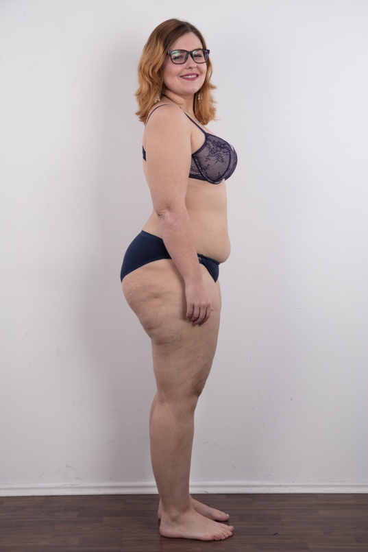 7. Download full pics of Karolina (21) from czechcasting.com