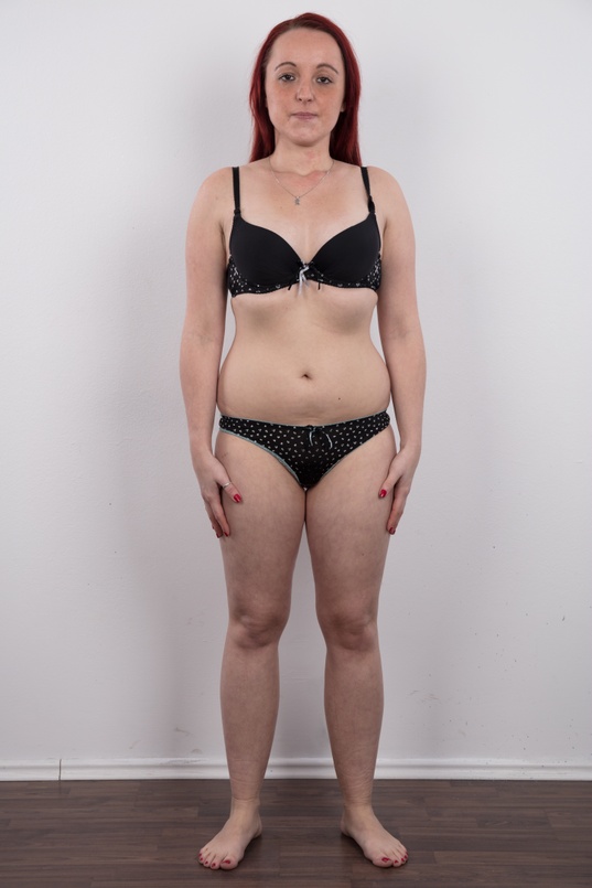 5. Download full pics of Katerina (31) from czechcasting.com