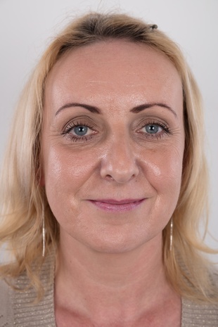 1. Download full pics of model Gerlinda (43) from czechcasting.com