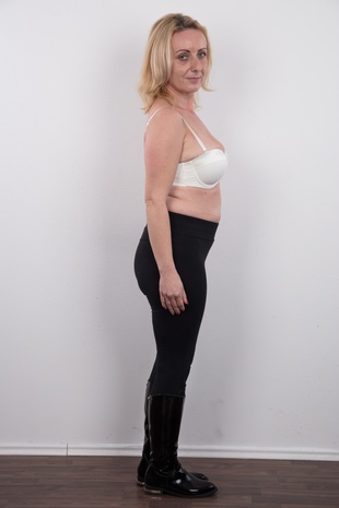 4. Download full pics of model Gerlinda (43) from czechcasting.com