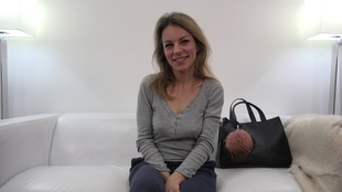 1. Download full pics of Alena (34) from czechcasting.com