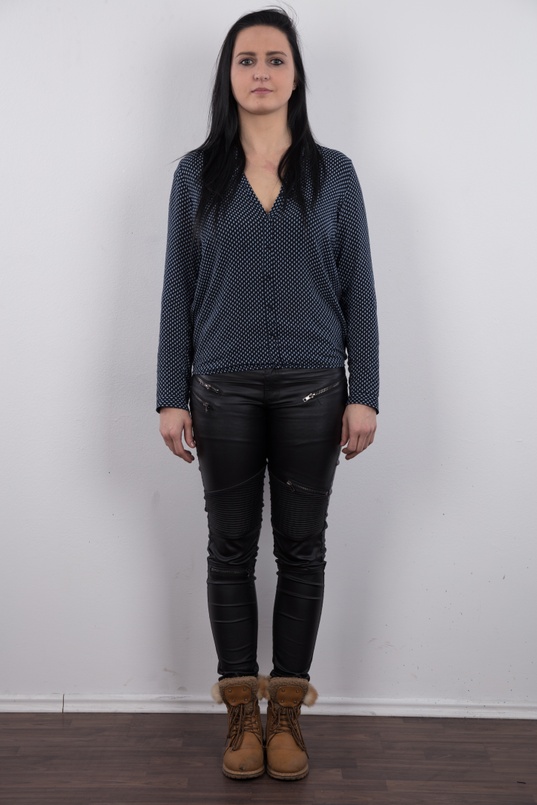 2. Download full pics of Veronika (24) from czechcasting.com