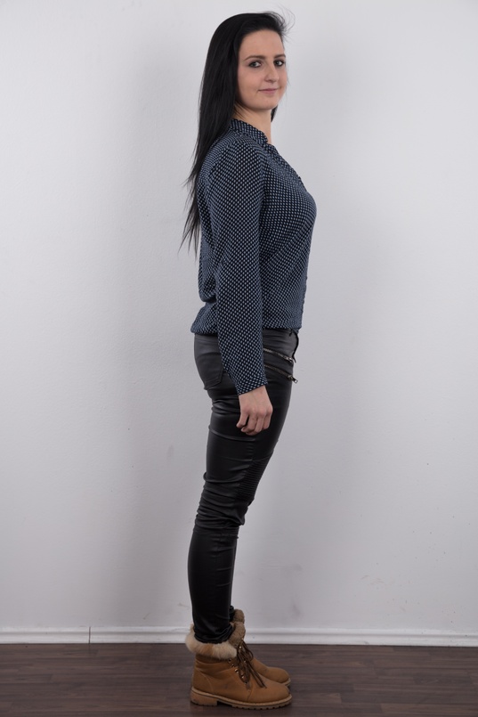 3. Download full pics of Veronika (24) from czechcasting.com