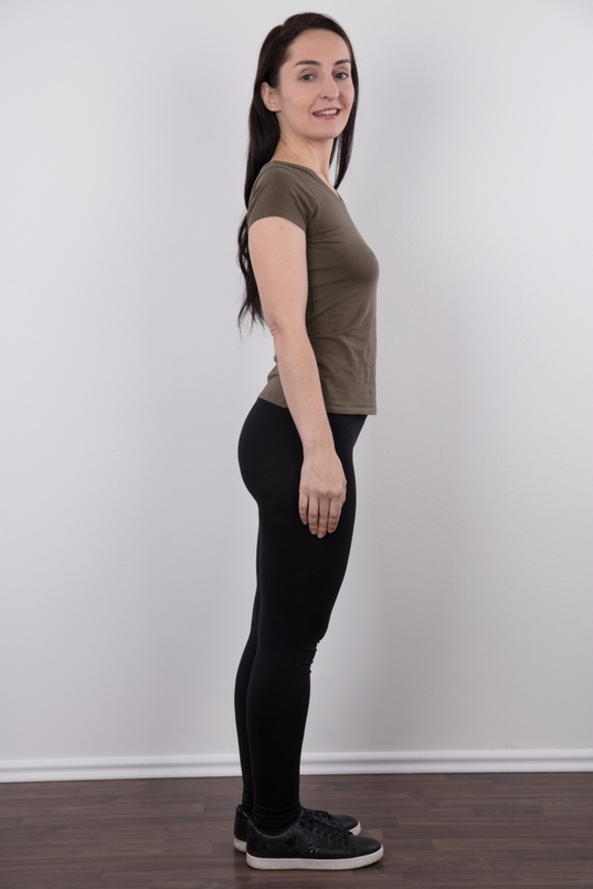 3. Download full pics of Diana (35) from czechcasting.com