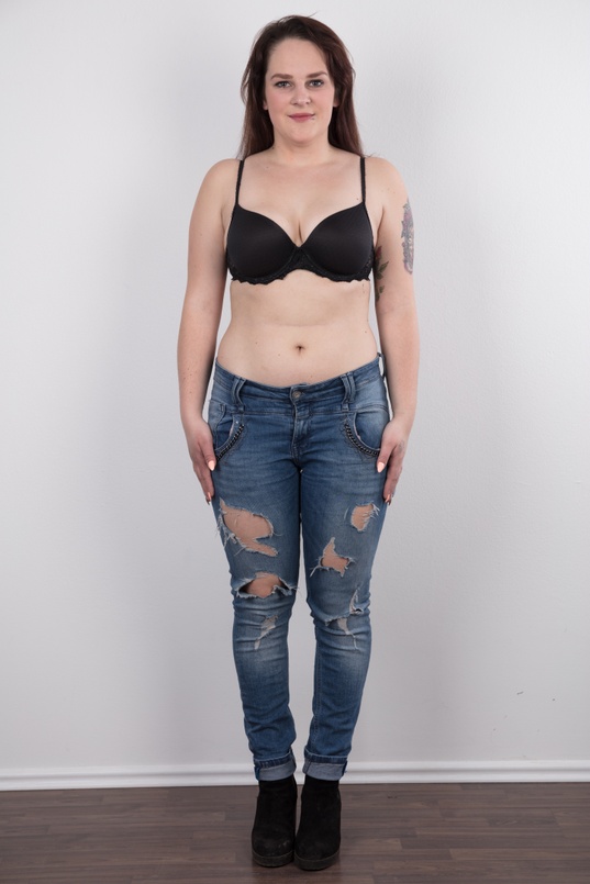 5. Download full pics of Michaela (21) from czechcasting.com