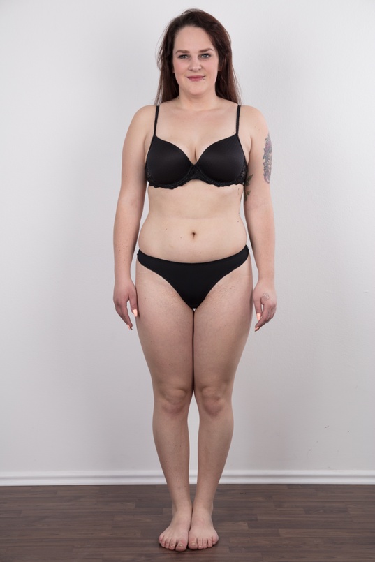 7. Download full pics of Michaela (21) from czechcasting.com