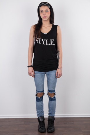 2. Download full pics of model Beata (23) from czechcasting.com