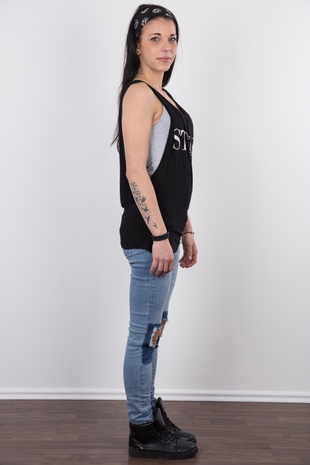 3. Download full pics of model Beata (23) from czechcasting.com