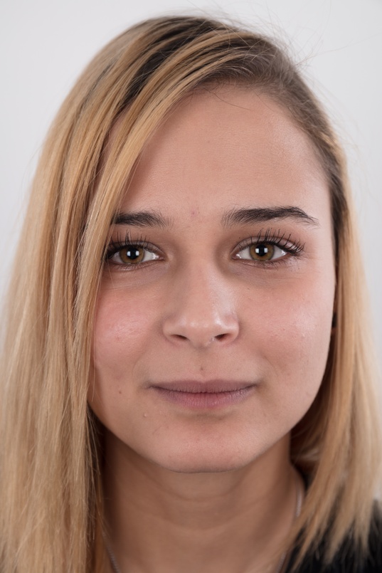 1. Download full pics of Aneta (19) from czechcasting.com