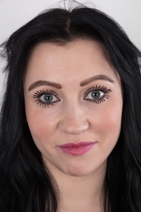 1. Download full pics of Sabina (24) from czechcasting.com