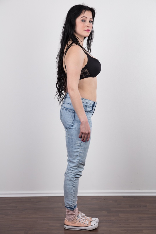 4. Download full pics of Sabina (24) from czechcasting.com