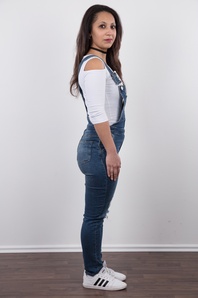 3. Download full pics of Lenka (23) from czechcasting.com