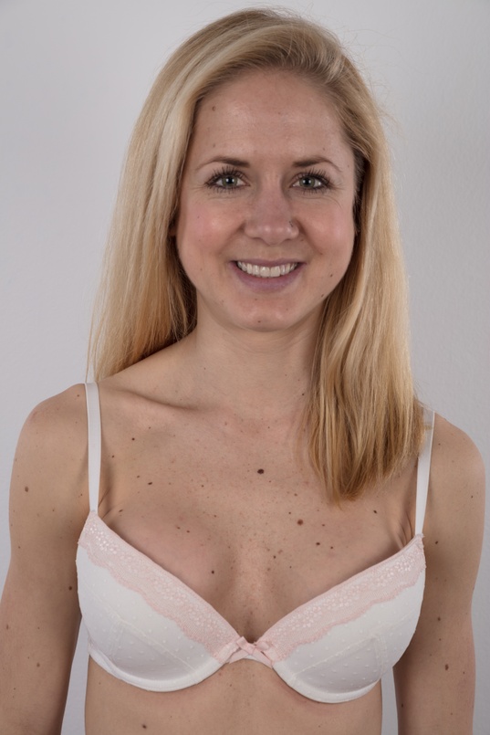 4. Download full pics of Katka (28) from czechcasting.com