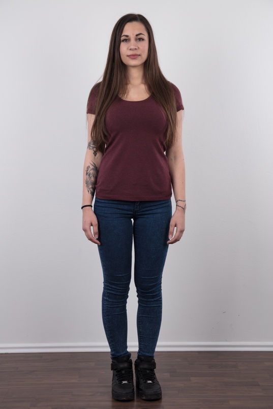 2. Download full pics of Veronika (19) from czechcasting.com