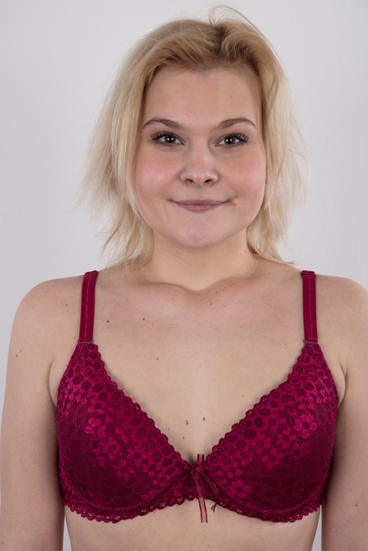 6. Download full pics of Tereza (19) from czechcasting.com