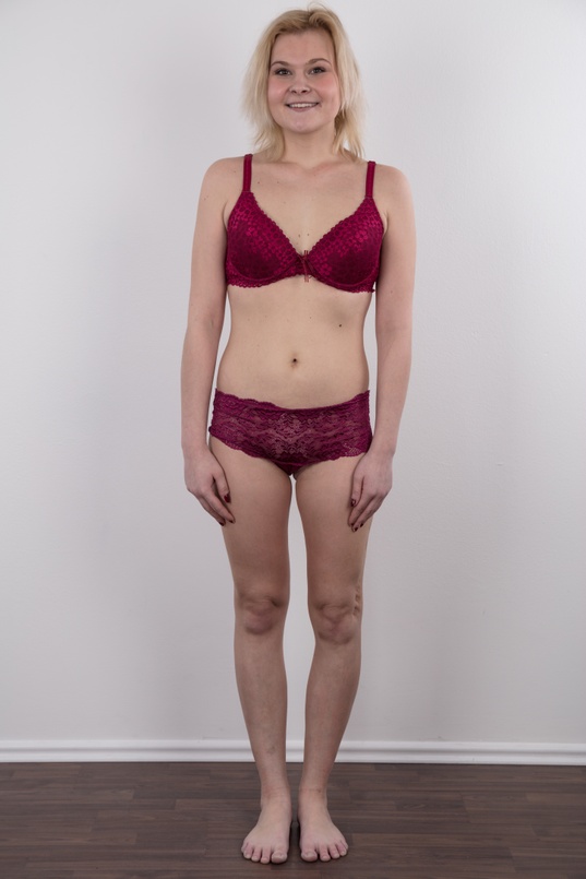 7. Download full pics of Tereza (19) from czechcasting.com