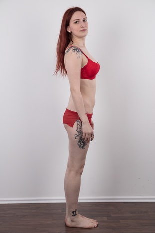 7. Download full pics of model Johanka (23) from czechcasting.com
