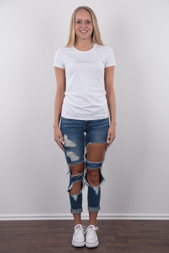 2. Download full pics of Stepanka (20) from czechcasting.com