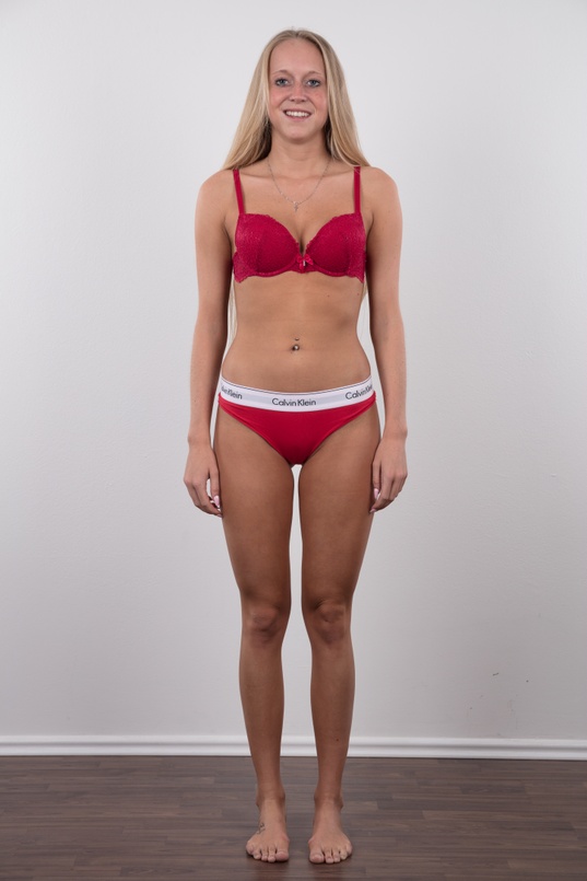 7. Download full pics of Stepanka (20) from czechcasting.com