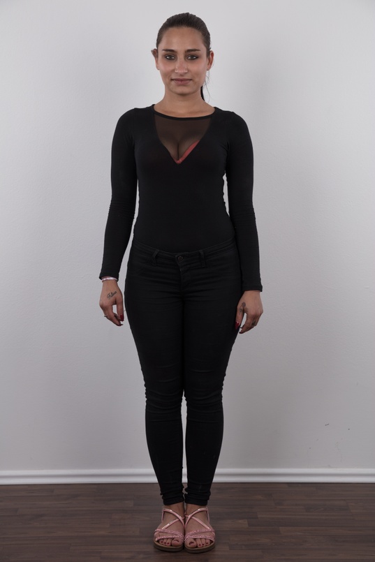 2. Download full pics of Anna (23) from czechcasting.com