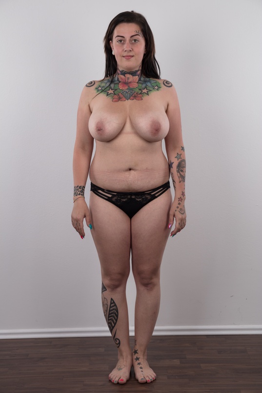 6. Download full pics of Nikola (27) from czechcasting.com