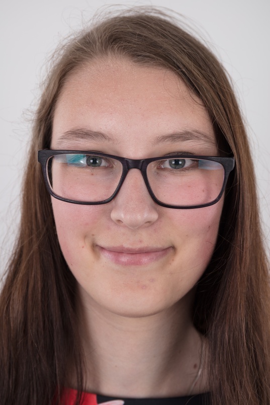 1. Download full pics of Katerina (18) from czechcasting.com