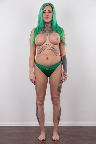 7. Download full pics of model Madison (30) from czechcasting.com