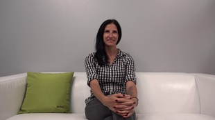 1. Download full pics of Eva (28) from czechcasting.com