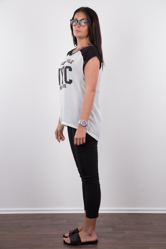 4. Download full pics of Niky (27) from czechcasting.com