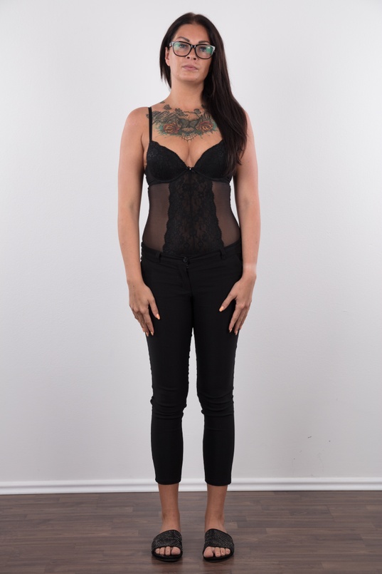 5. Download full pics of Niky (27) from czechcasting.com