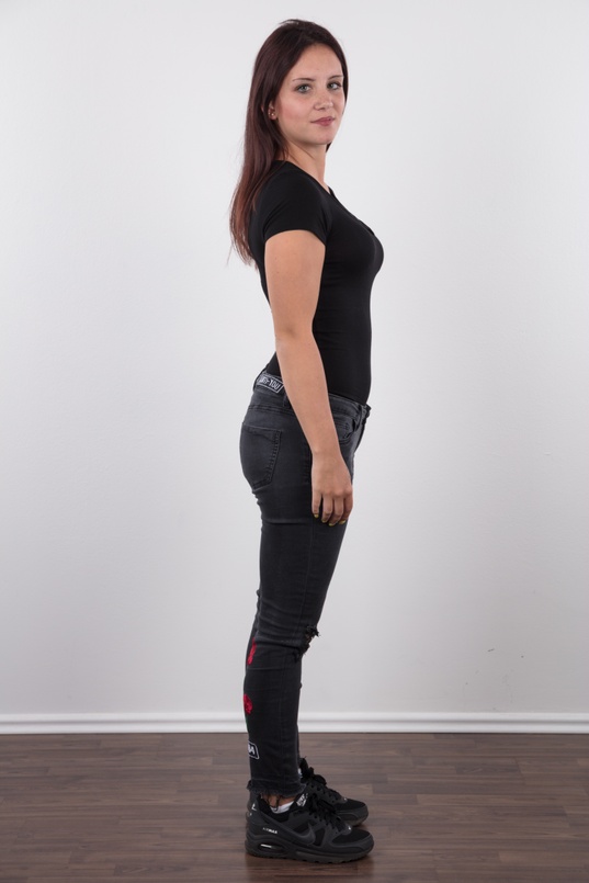 3. Download full pics of Nikola (20) from czechcasting.com