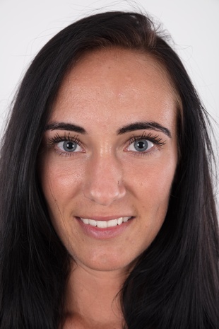 1. Download full pics of model Svetlana (24) from czechcasting.com