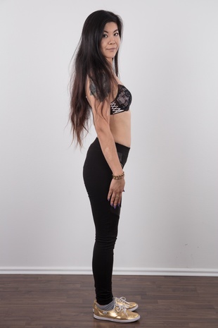 4. Download full pics of model Irina (27) from czechcasting.com