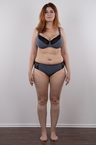 6. Download full pics of Eva (30) from czechcasting.com