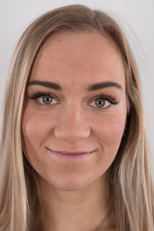 1. Download full pics of Marketa (20) from czechcasting.com