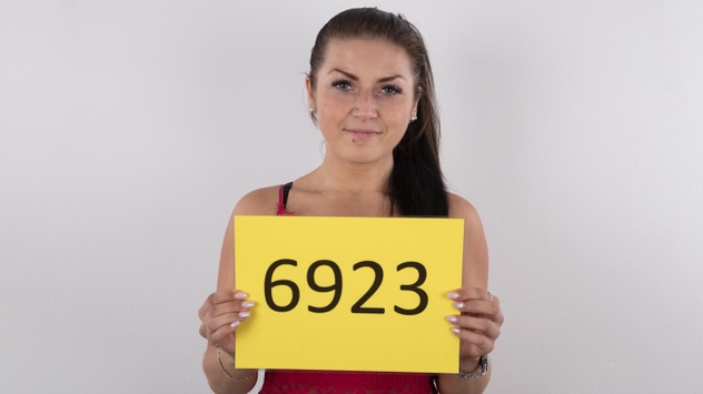 Veronika (24)