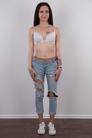 3. Download full pics of model Barbora (18) from czechcasting.com